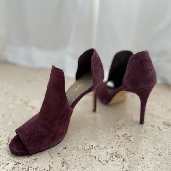 EUC Gorgeous leather peep toe pumps - Picture 1 of 7